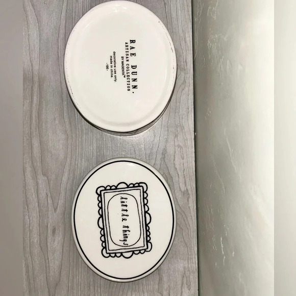 RAE DUNN ARTISAN COLLECTION CERAMIC OVAL KEEPSAKE DISH WITH LID. DESIGNER. NEW! - Picture 4 of 4